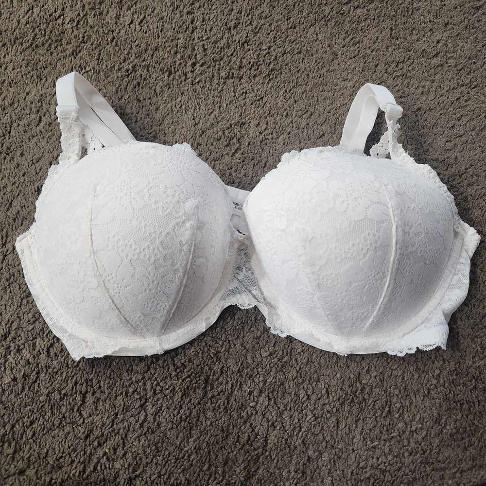 Victoria's Secret Elegant White Lace Bra